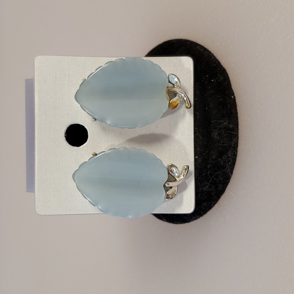 LISNER Pale blue leaves thermoset moonglow clip earrings vintage silver tone